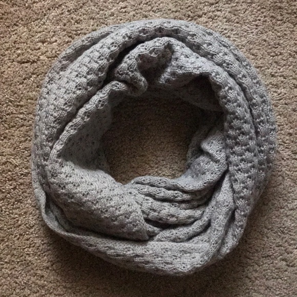 Old Navy Accessories - Knit Infinity Scarf